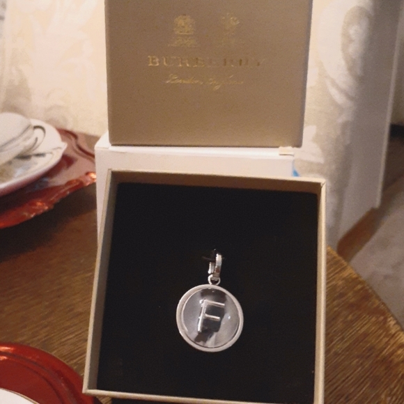 BURBERRY CHARM. LETTER F AUTHENTIC NEW BOX - Picture 5 of 5